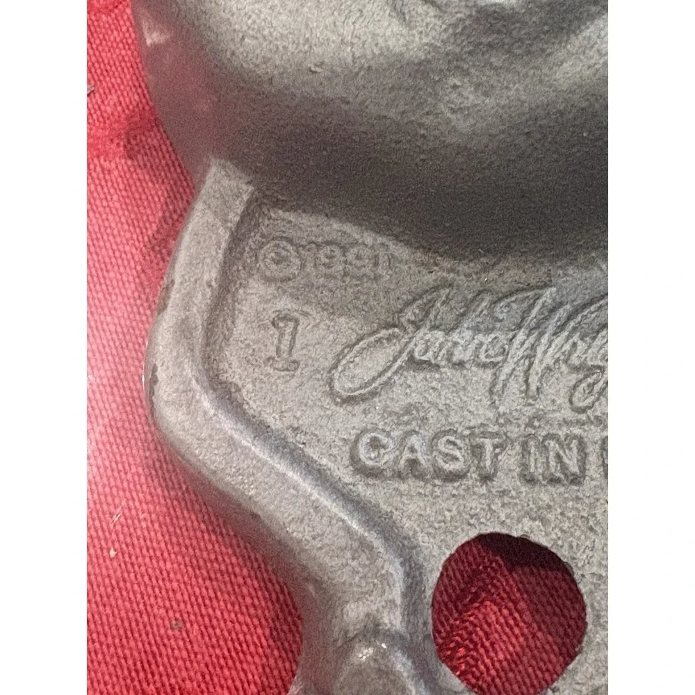 VTG John Wright Cast Iron Flower Mold Muffin Bread Baking Pan 1991 USA 13